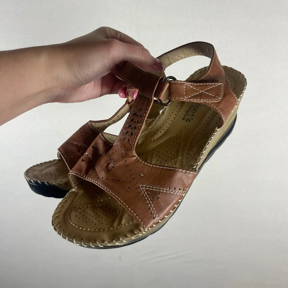 Heart's Comfort Brown‎ Wedge Sandals Laser Cut Floral Whipstitch Womens 7